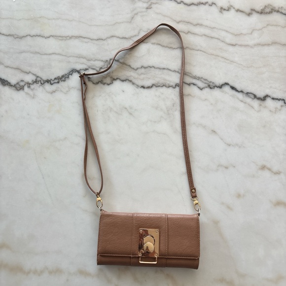 Handbags - Elegant Brown Leather Crossbody Bag